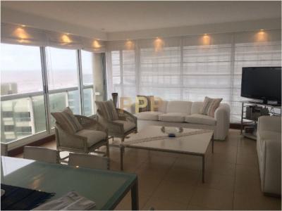 Apartamento en venta, piso alto con vista al mar en Peninsula, Punta del Este, 99 mt2, 2 dormitorios