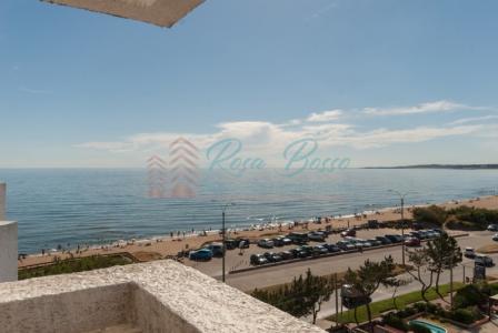 Punta del Este, frente al mar, con vista y terraza en playa mansa, 2 dormitorios *, 50 mt2, 2 dormitorios