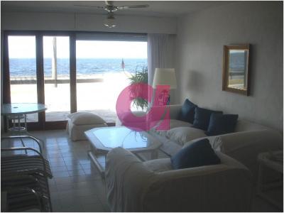 Apartamento de 3 dormitorios frente al mar en venta y alquiler, Peninsula, Punta del Este., 185 mt2, 3 dormitorios