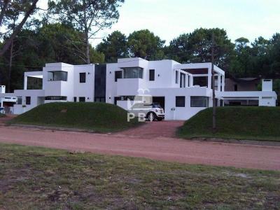 Casa 3 DORMITORIOS en Solanas Country, Punta Ballena - Ref : PBI2387, 583 mt2, 3 dormitorios