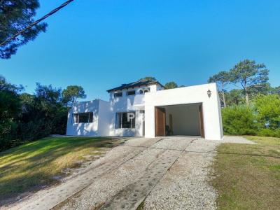 Casa 3 DORMITORIOS en Club del Lago, Punta Ballena - Ref : PBI2327, 1111 mt2, 3 dormitorios