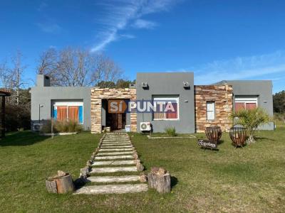 Casa a la venta Punta Ballena, 1400 mt2, 3 dormitorios