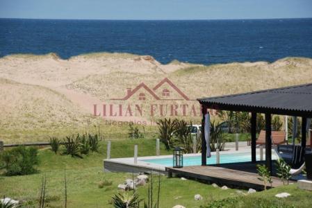 Excelente casa sobre el mar - Las Grutas -Punta Ballena - PUNTA DEL ESTE, 716 mt2, 4 dormitorios