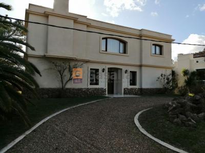 Venta casa en la rinconada Punta Ballena , 509 mt2, 4 dormitorios