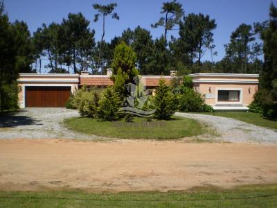 Casa en venta de cuatro dormitorios en Pinares - Punta del Este, 3000 mt2, 4 dormitorios
