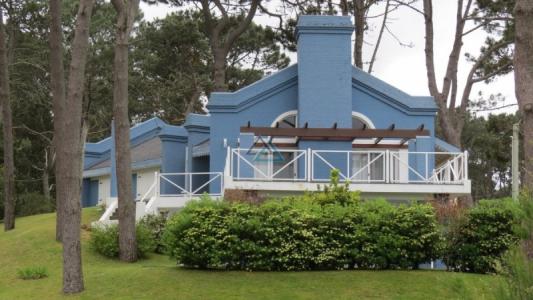 ORDEN DE VENDER!!!!! Casa en Ocean Park espectacular con vista directa al mar , 1700 mt2, 3 dormitorios