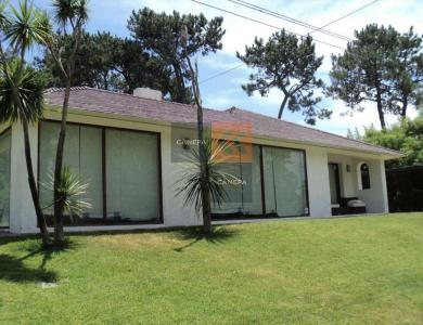 Casa a la venta y en alquiler de invierno en Punta del Este, 790 mt2, 3 dormitorios