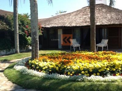 Casa a la venta en la Paloma a 1 cuadra del mar, espectacular parque, 2784 mt2, 7 dormitorios